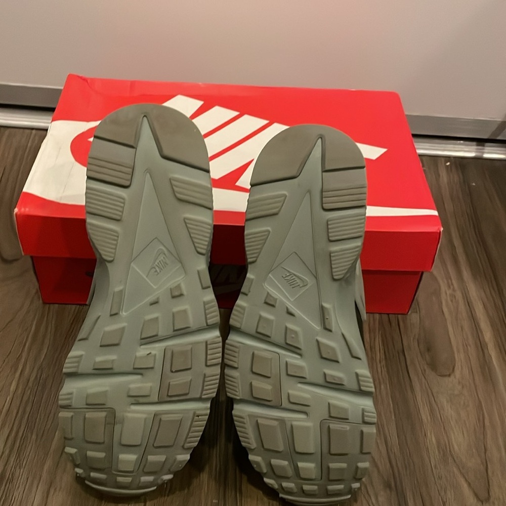 Nike Huarache - Picture 3 of 3